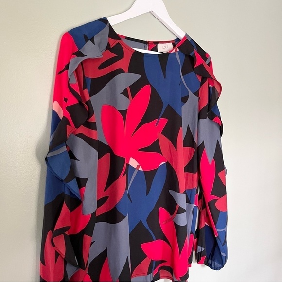 NWT Loft‎ Outlet Women’s Floral Ruffle Sleeve Round Neck Blouse Blue Red Small - Picture 3 of 9